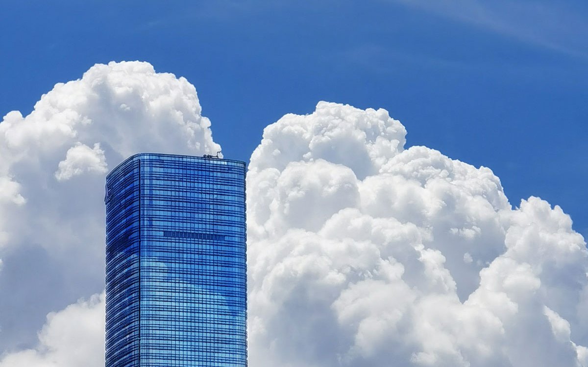 ¿Cómo funciona la nube híbrida y qué beneficios aporta?